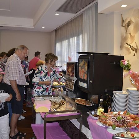 Hotel San Remo Riccione Esterno foto