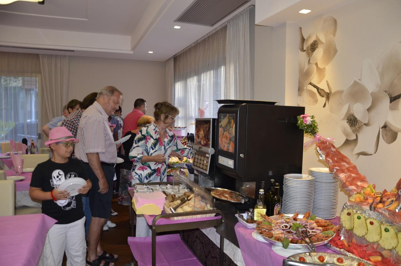 Hotel San Remo Riccione Esterno foto